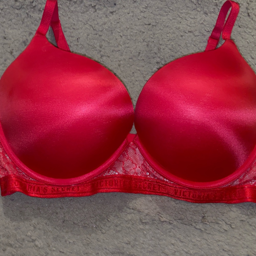EUC Victoria's Secret Bombshell Push-up Vibrant Red Lace Bra